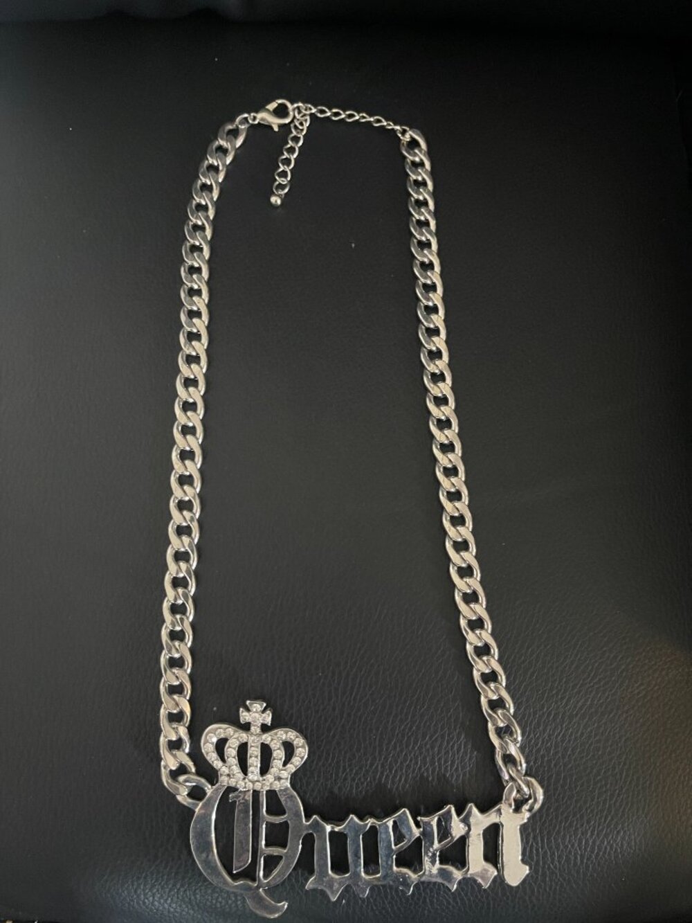 Women's Queen Pendant Cuban Chain Necklace - Picture 3 of 4